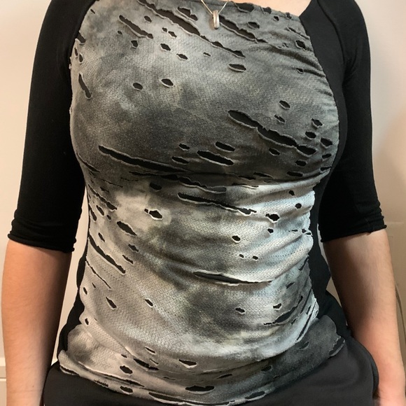 ⭐️2 /$12 ⭐️ Asymmetrical Distressed Shirt - Picture 3 of 3